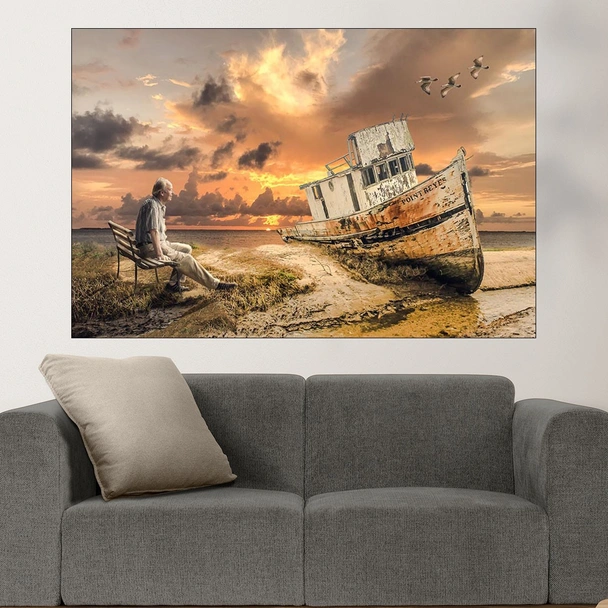 Старец и лодка на брега - картина пано за стена