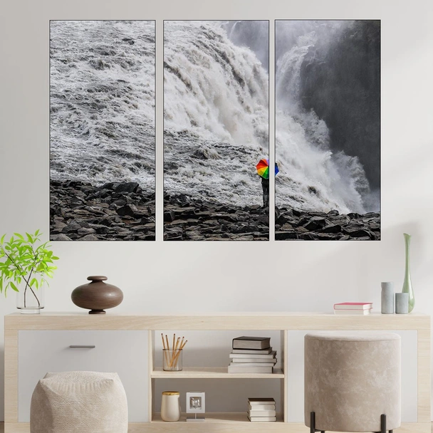 С чадър пред водопада - картина пано за стена - Image 2