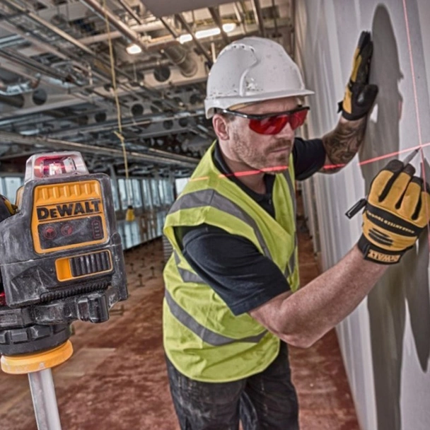 Лазерен линеен нивелир с 3 лъча 30м 0.3мм/м DeWALT - Image 4