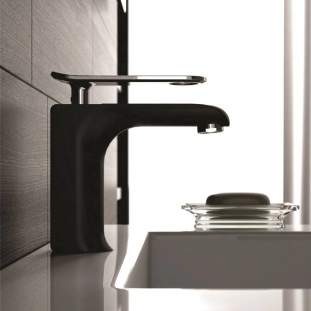 Стоящ смесител за баня Мелания черен INTER CERAMIC