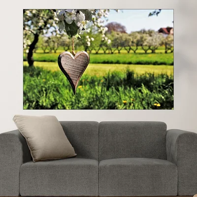 Сърце на цъфнало клонче - картина пано за стена