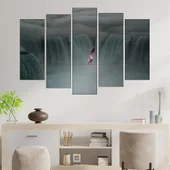 Момиче на въже над водопади - картина пано за стена - Thumbnail 3